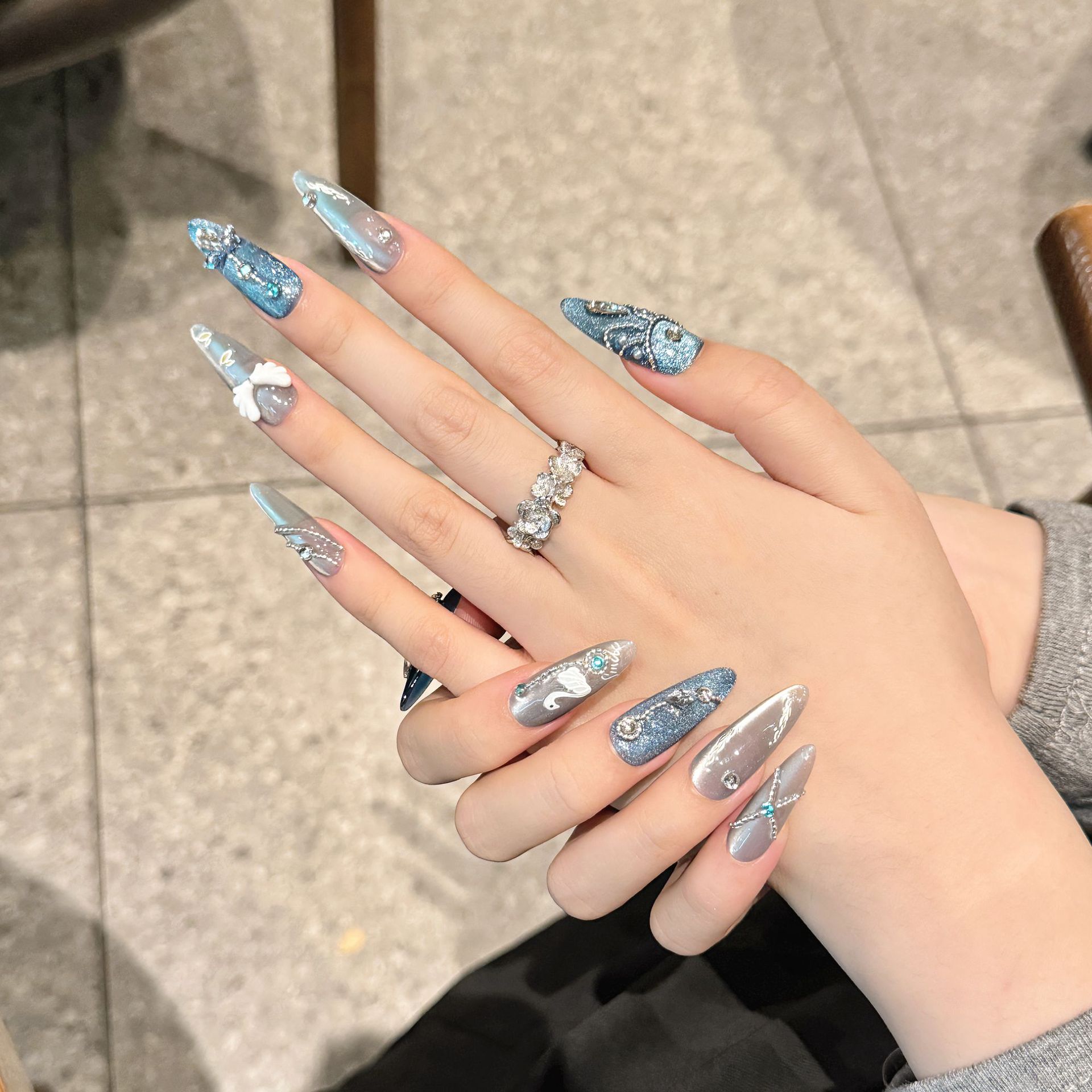 手作りのキラキラつけ爪,白い白鳥,猫の目,煙,青と灰色,圧力 - Resin Craft Material のレビューと価格