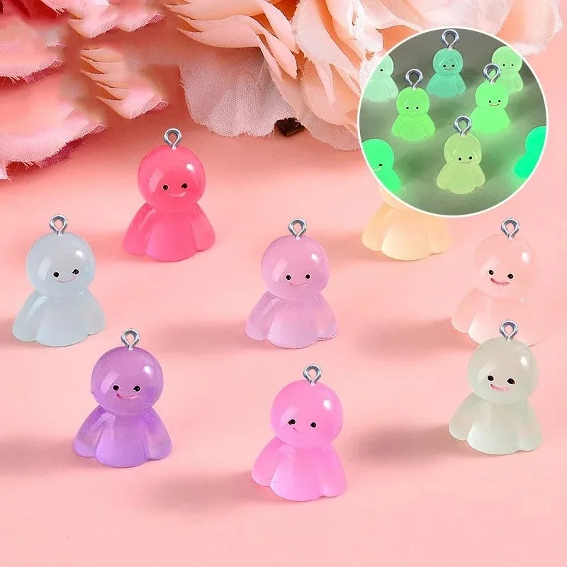 10 個暗闇で光る漫画人形樹脂チャーム発光ペンダント DIY - Resin Craft Supplies のレビューと価格